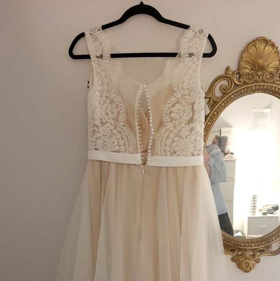 Wedding Dress - Picture 4 of 8